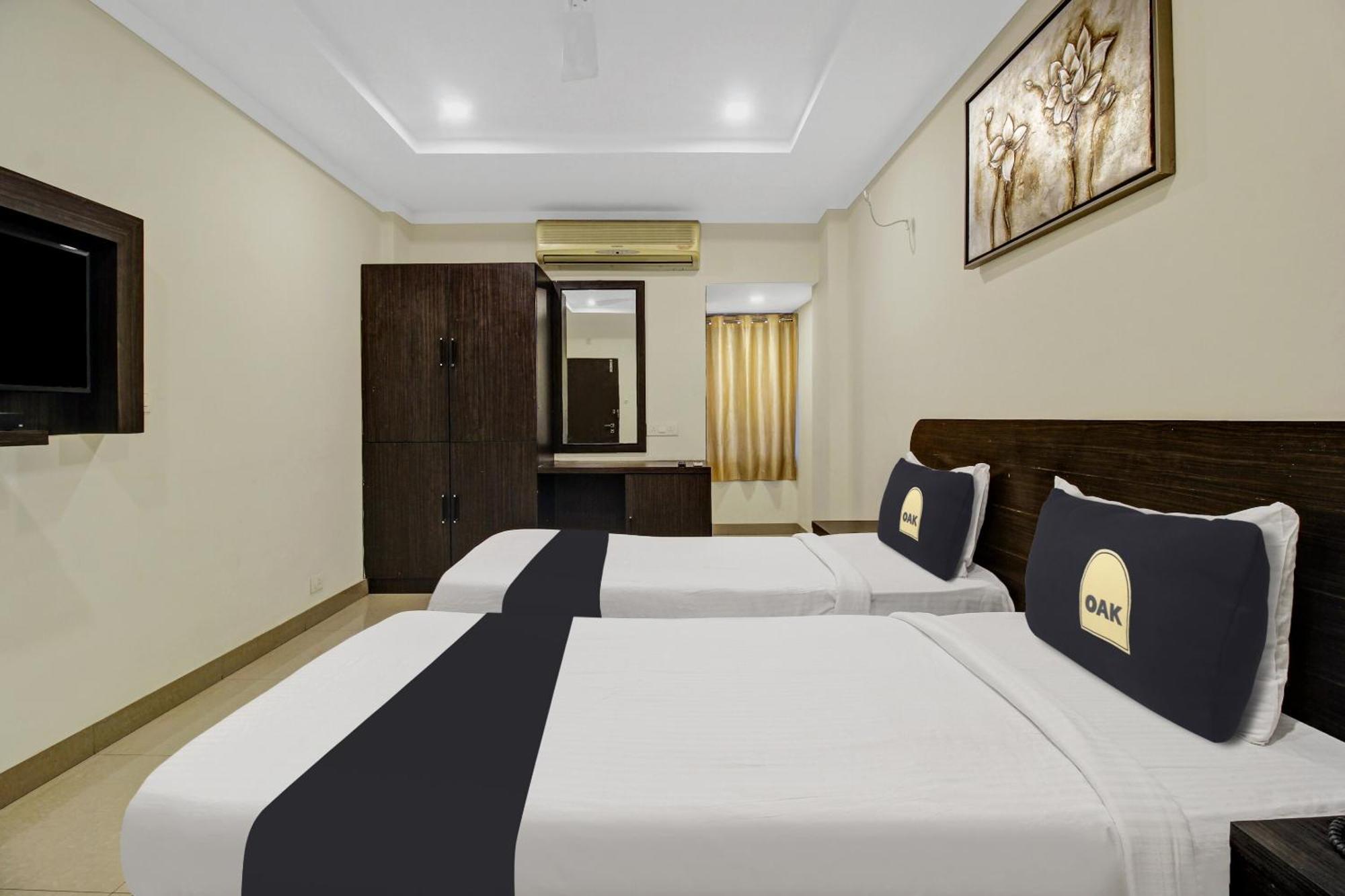 Отель Super Townhouse Oak Lb Nagar Ramoji Хайдарабад Экстерьер фото